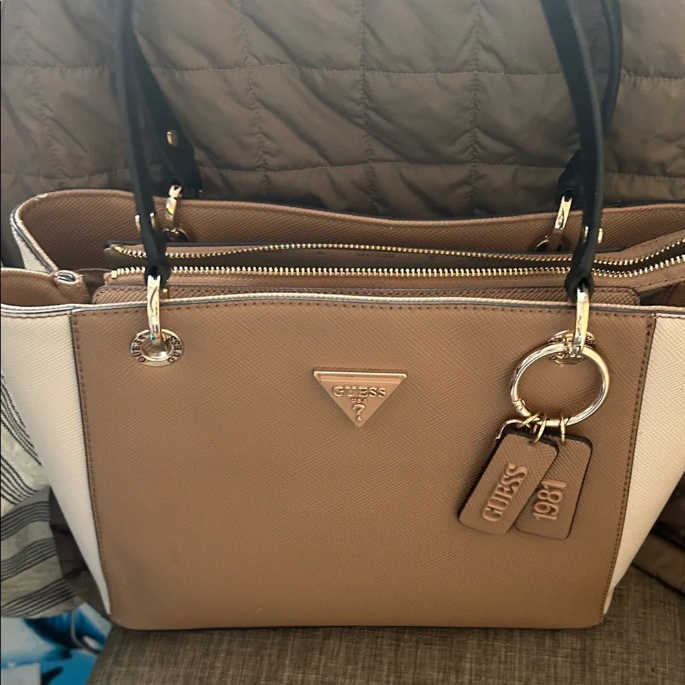 GUESS Beige and Cream Shoulder Bag - Picture 1 of 7